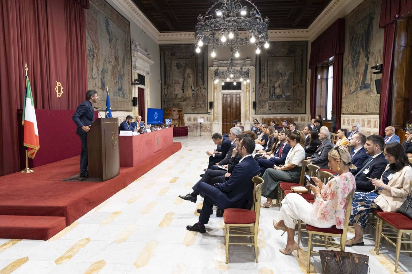 Un intervento nella Sala della Regina della Camera dei Deputati durante l'ONorevole COnsumatore AWARD