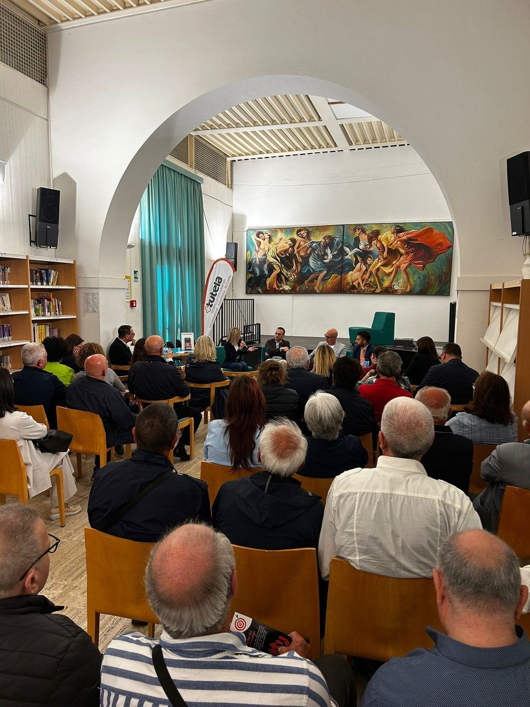 Un incontro in biblioteca con il pubblico e i relatori
