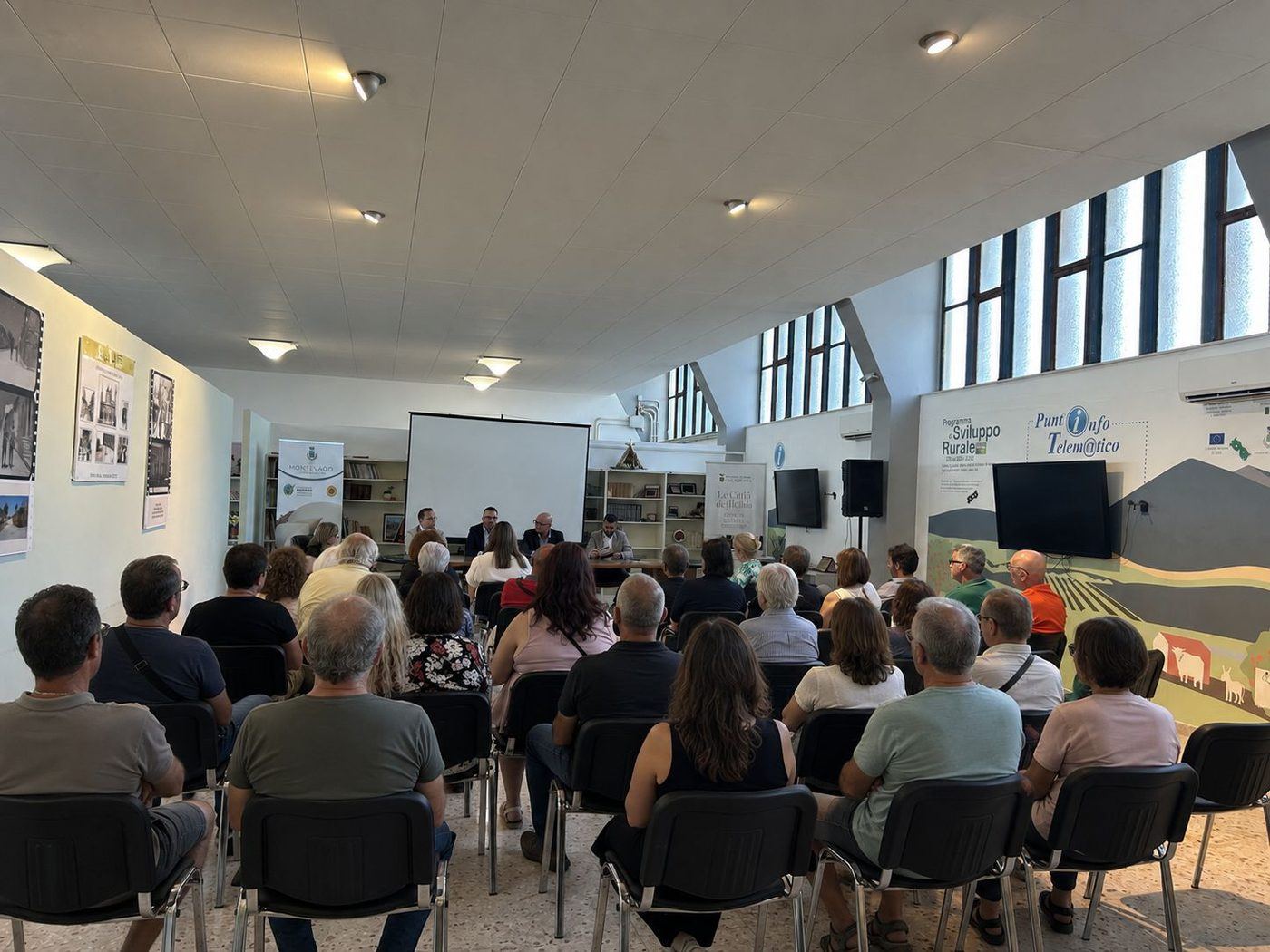 Montevago: la sala durante l'incontro